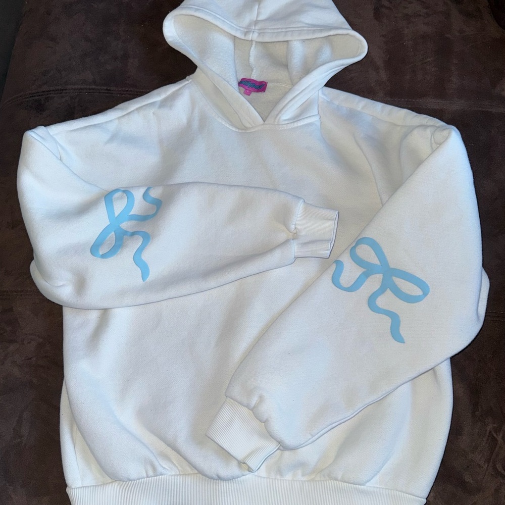 Edikted White Fleece with Pink and Blue Tag